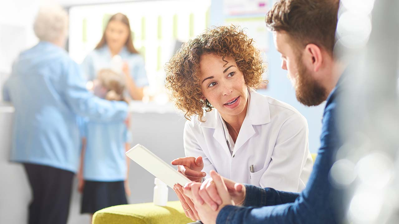 pharmacist-with-patient-summary