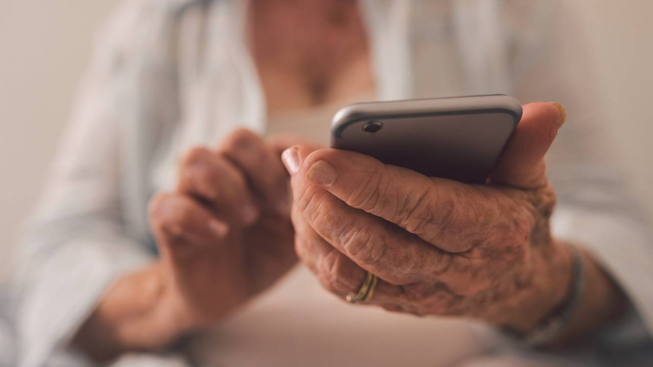 elderly-woman-with-mobile-summary