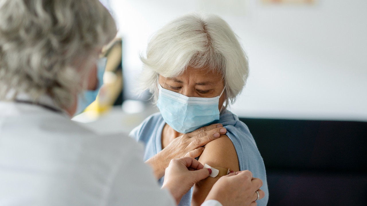 Flu vaccine elderly 1280.jpg
