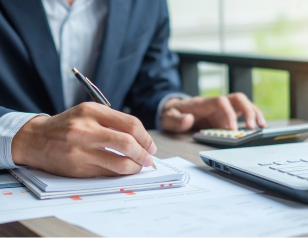 accountant-id1150979817b.jpg
