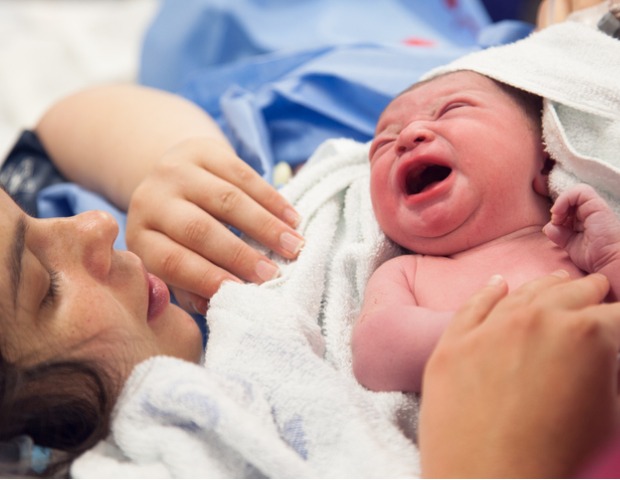 mother-newborn-id930623194-2.jpg