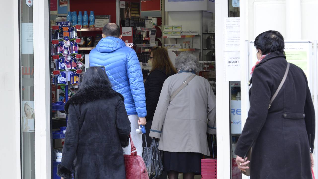 queue outside pharmacy summary.jpg