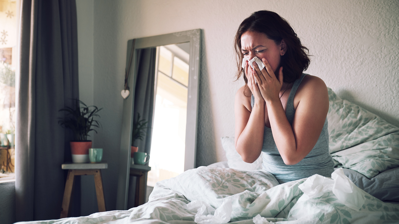sneezing-woman