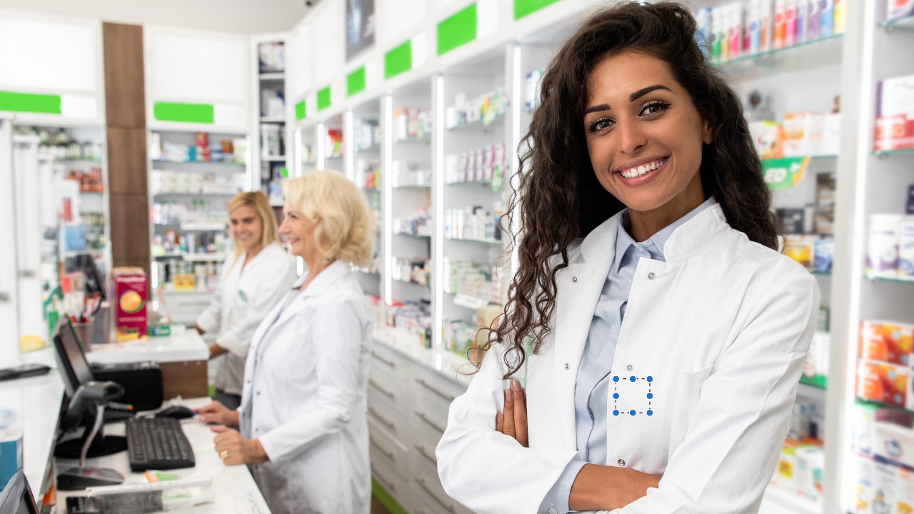 Pharmacist smiles 1280.jpg