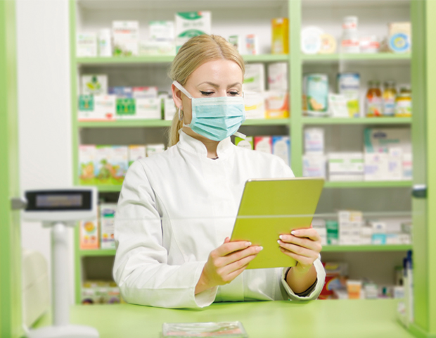 Pharmacy staff_mask_Covid-19_s.jpg