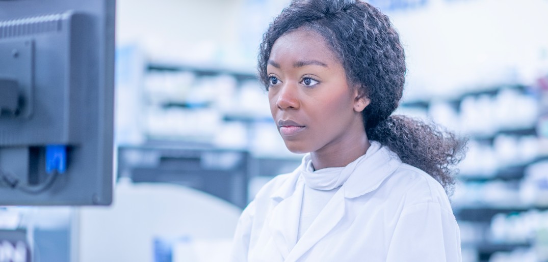 Pharmacist computer 1075.jpg