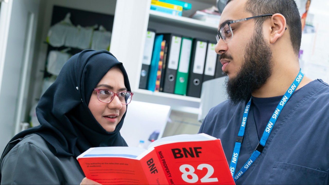 trainee-pharmacists-1280