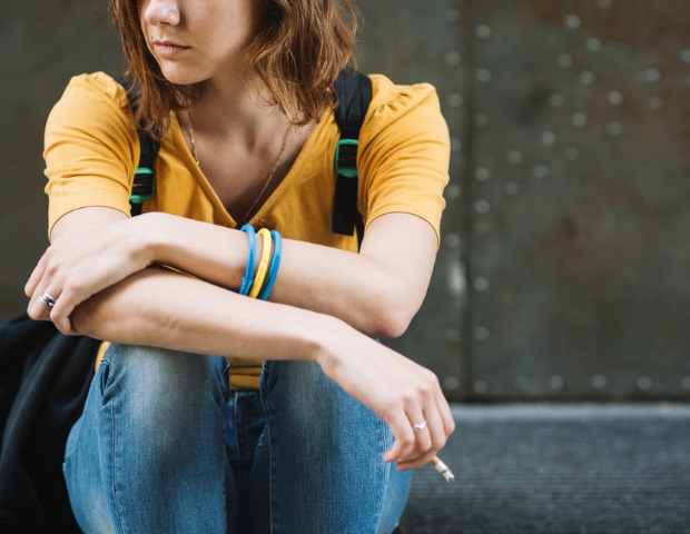 sad-girl-smoking-id577302498b.jpg
